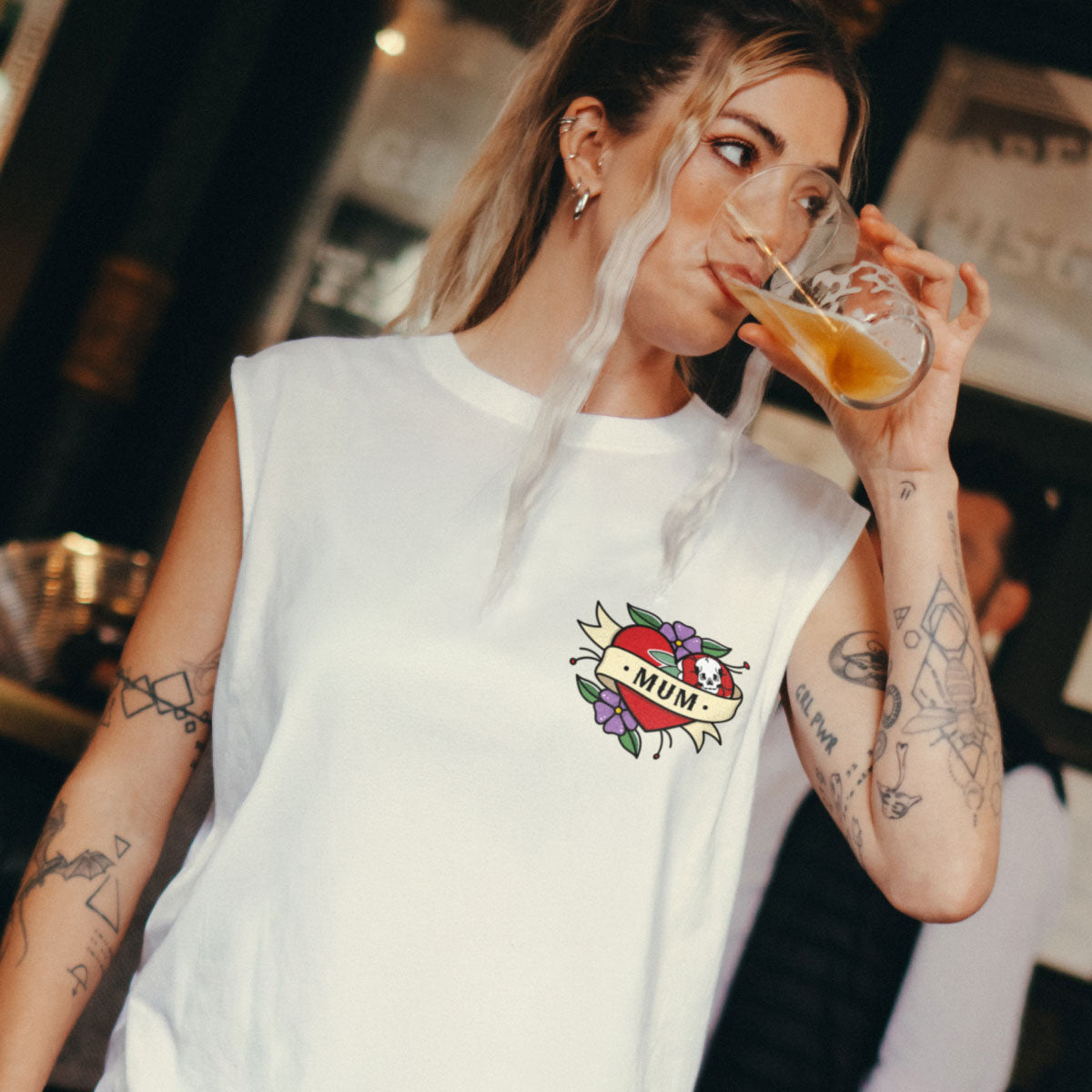 Ärmelloses T-Shirt mit Killerbienen-Motiv (Unisex)